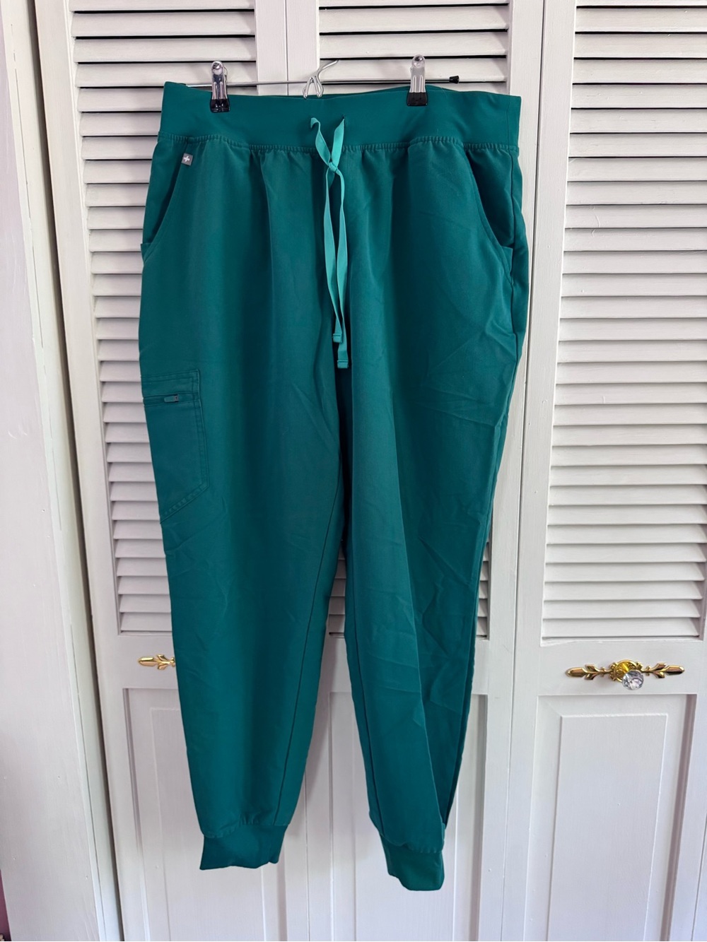 Women’s Figs, Caribbean Blue, Zamora, Teal Drawstring Jogger Scrub Pants